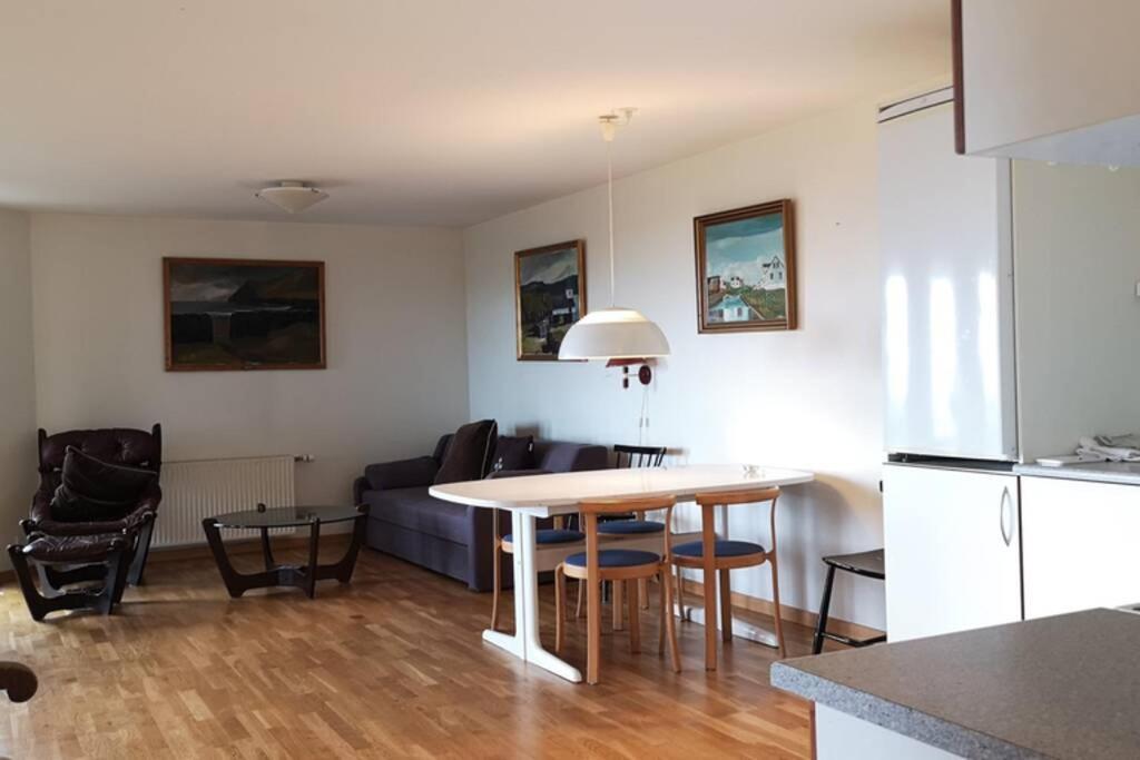 Large Apartment With Fabulous View Of Tórshavn Eksteriør billede