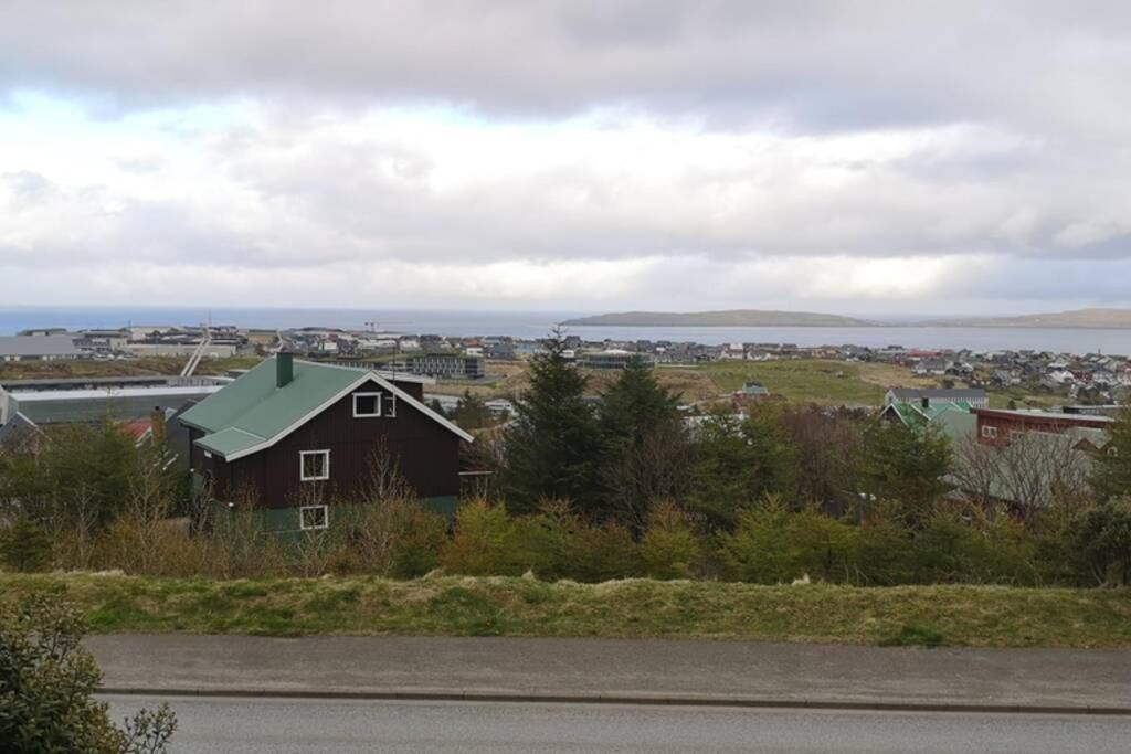 Large Apartment With Fabulous View Of Tórshavn Eksteriør billede
